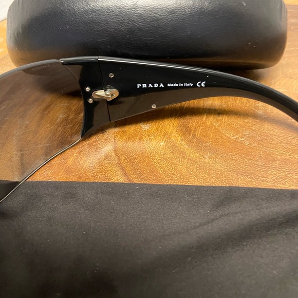 PRaDA Sunglasses Y2K Missy Elliot case & cleaning cloth - Picture 5 of 12